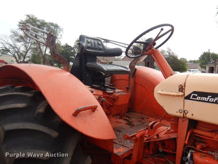 image for item LT9777 Case 930 Comfort King  tractor