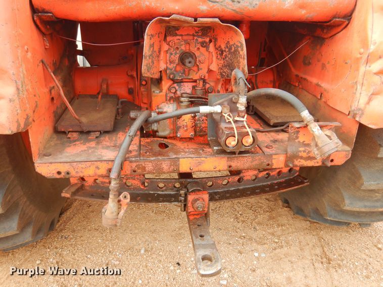 image for item LT9777 Case 930 Comfort King  tractor