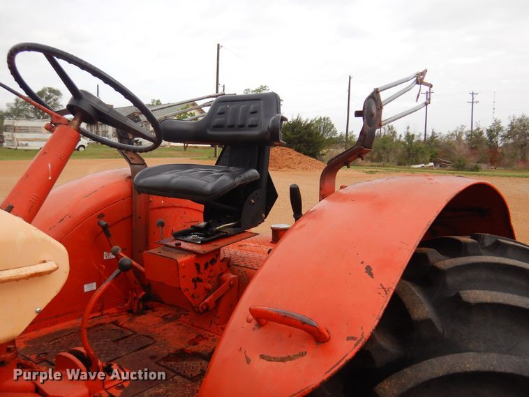 image for item LT9777 Case 930 Comfort King  tractor