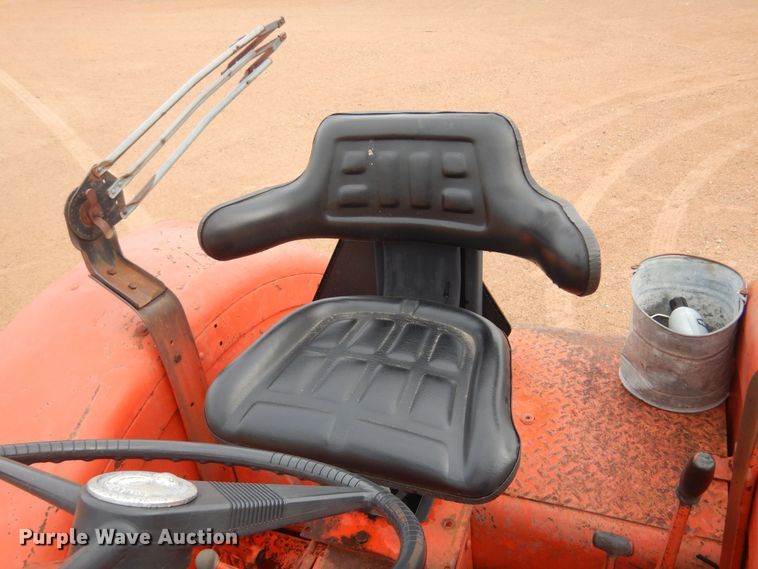 image for item LT9777 Case 930 Comfort King  tractor