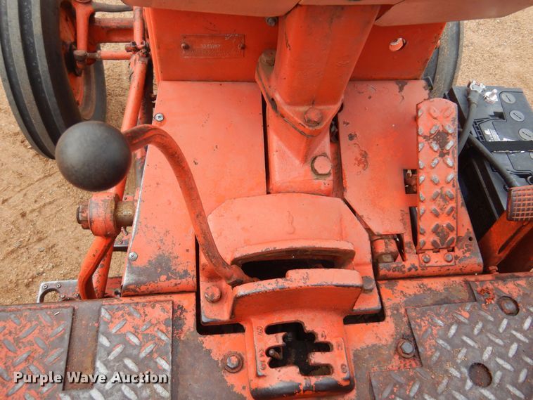 image for item LT9777 Case 930 Comfort King  tractor