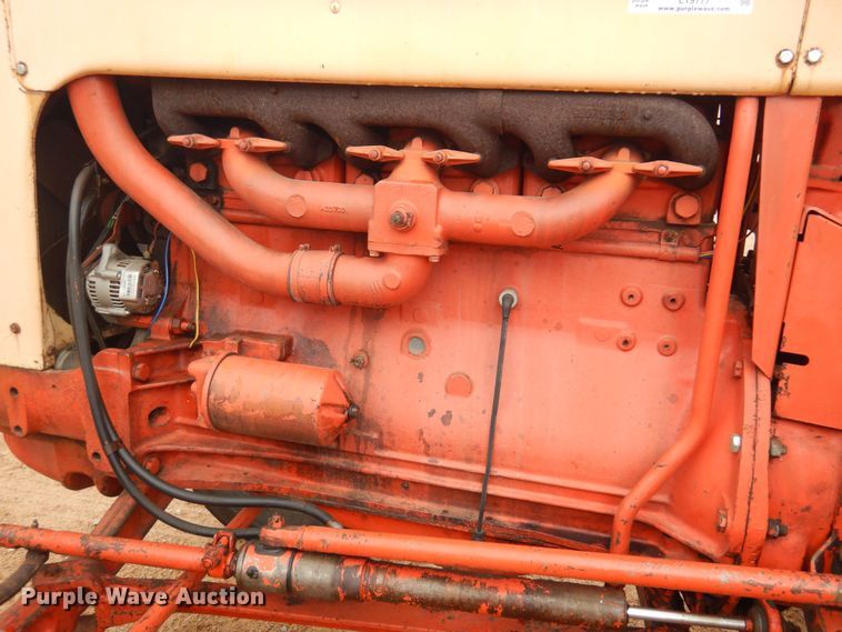 image for item LT9777 Case 930 Comfort King  tractor