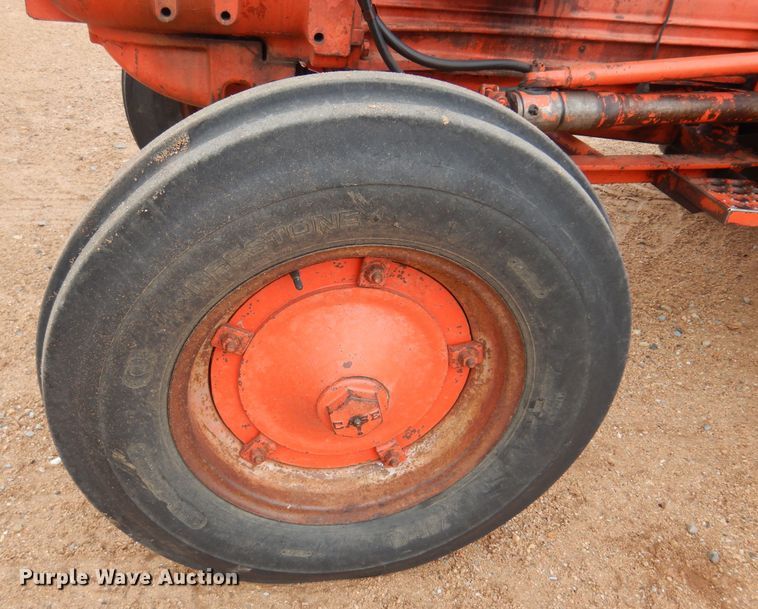 image for item LT9777 Case 930 Comfort King  tractor