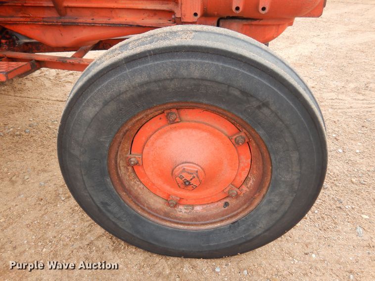 image for item LT9777 Case 930 Comfort King  tractor
