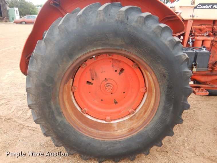 image for item LT9777 Case 930 Comfort King  tractor