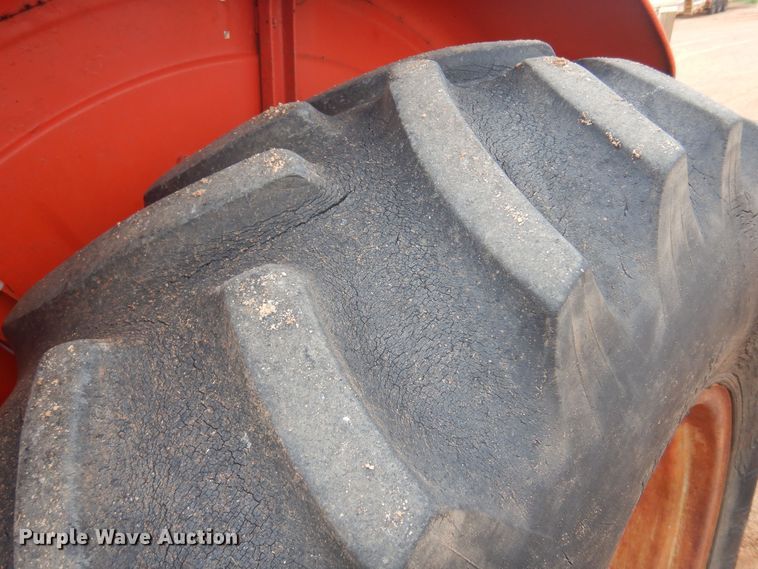 image for item LT9777 Case 930 Comfort King  tractor