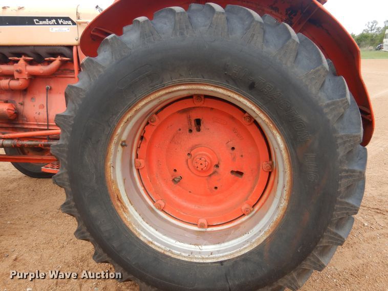 image for item LT9777 Case 930 Comfort King  tractor