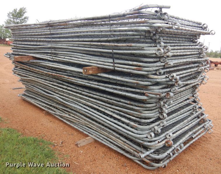 image for item LT9778 Approximately 52 fence panels