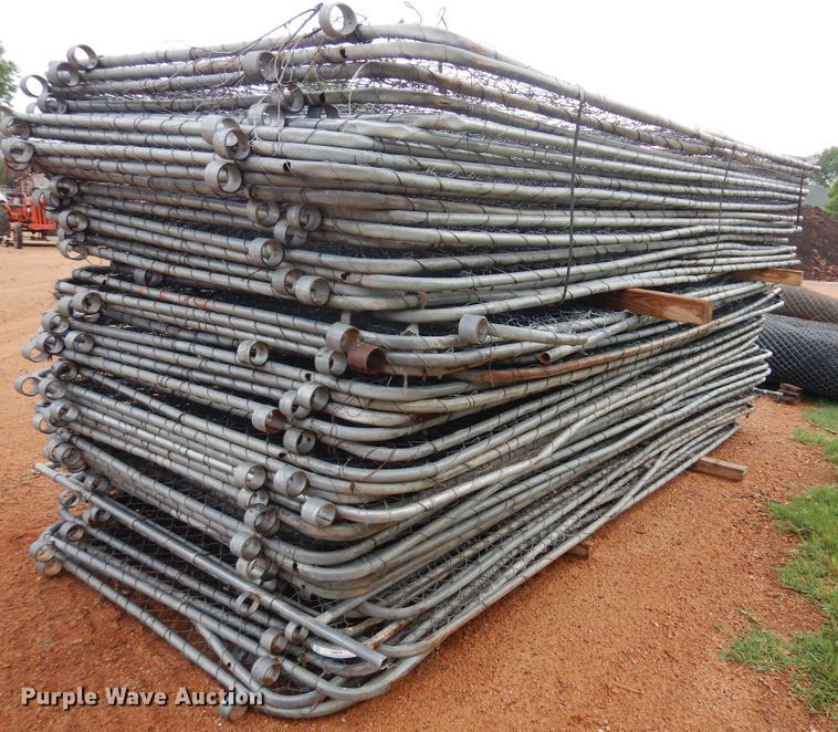 image for item LT9778 Approximately 52 fence panels