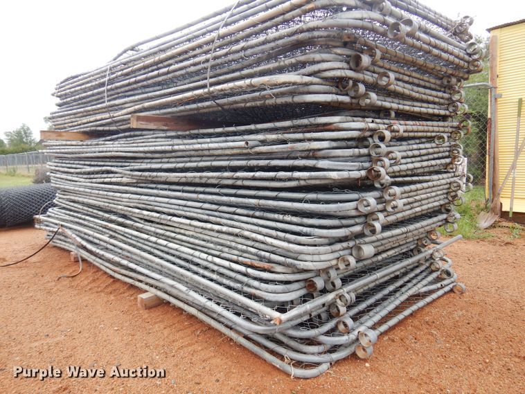 image for item LT9778 Approximately 52 fence panels