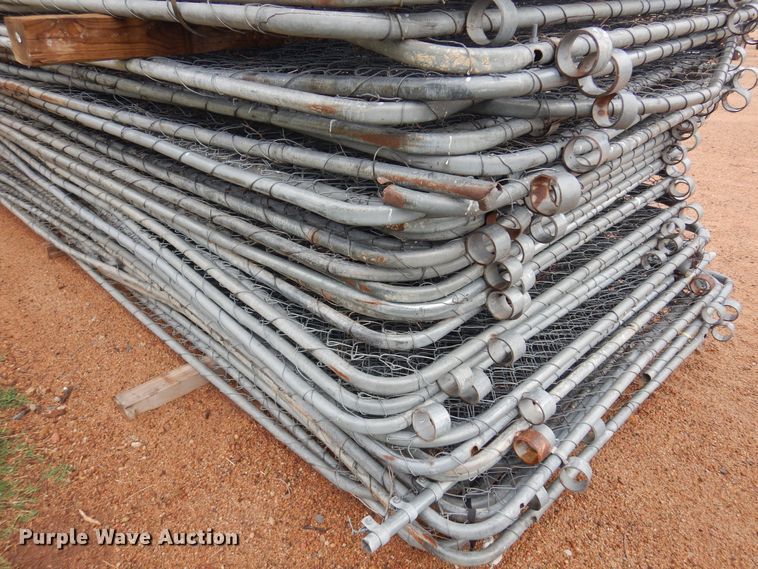 image for item LT9778 Approximately 52 fence panels