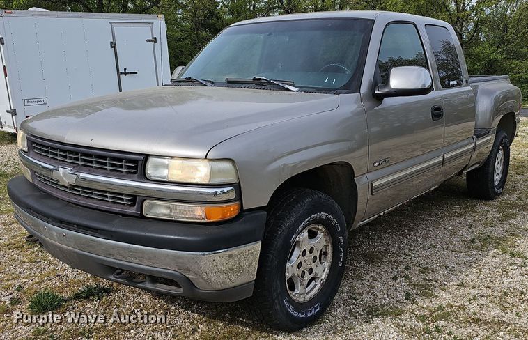 image for item LW9549 1999 Chevrolet Silverado 1500  Ext. Cab pickup truck