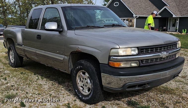 image for item LW9549 1999 Chevrolet Silverado 1500  Ext. Cab pickup truck