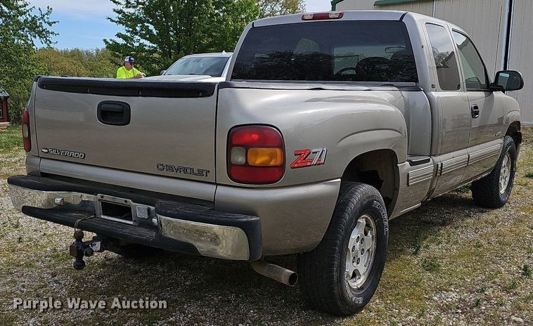 image for item LW9549 1999 Chevrolet Silverado 1500  Ext. Cab pickup truck