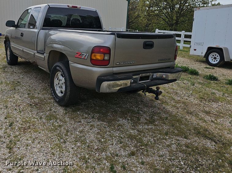 image for item LW9549 1999 Chevrolet Silverado 1500  Ext. Cab pickup truck