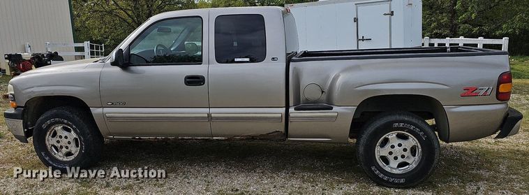 image for item LW9549 1999 Chevrolet Silverado 1500  Ext. Cab pickup truck