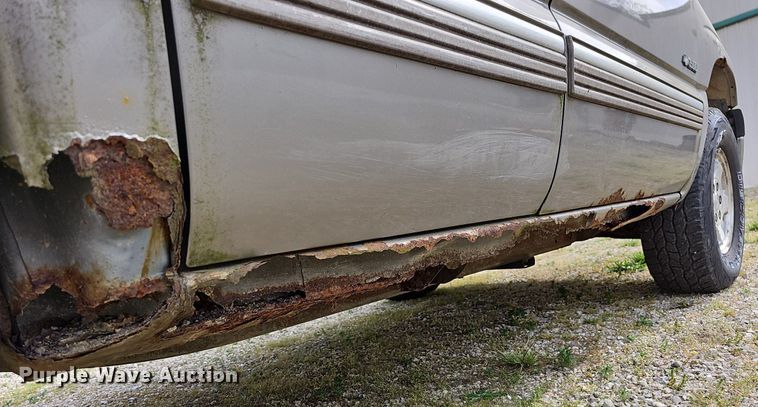 image for item LW9549 1999 Chevrolet Silverado 1500  Ext. Cab pickup truck