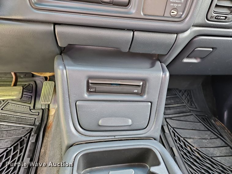 image for item LW9549 1999 Chevrolet Silverado 1500  Ext. Cab pickup truck