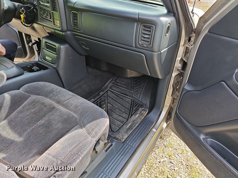 image for item LW9549 1999 Chevrolet Silverado 1500  Ext. Cab pickup truck