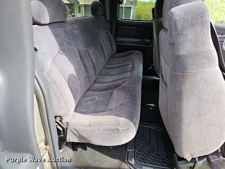 image for item LW9549 1999 Chevrolet Silverado 1500  Ext. Cab pickup truck