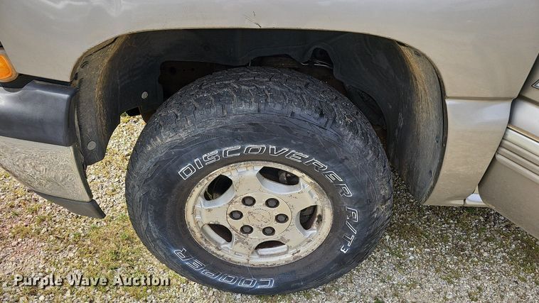 image for item LW9549 1999 Chevrolet Silverado 1500  Ext. Cab pickup truck