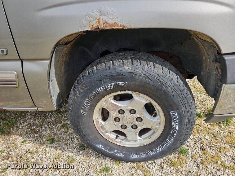 image for item LW9549 1999 Chevrolet Silverado 1500  Ext. Cab pickup truck