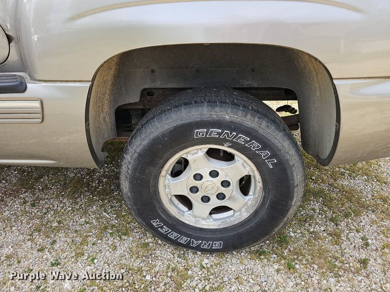 image for item LW9549 1999 Chevrolet Silverado 1500  Ext. Cab pickup truck