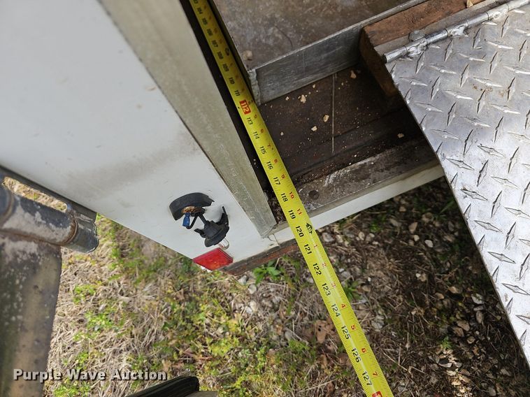 image for item LW9550 2008 Haulmark  enclosed cargo trailer