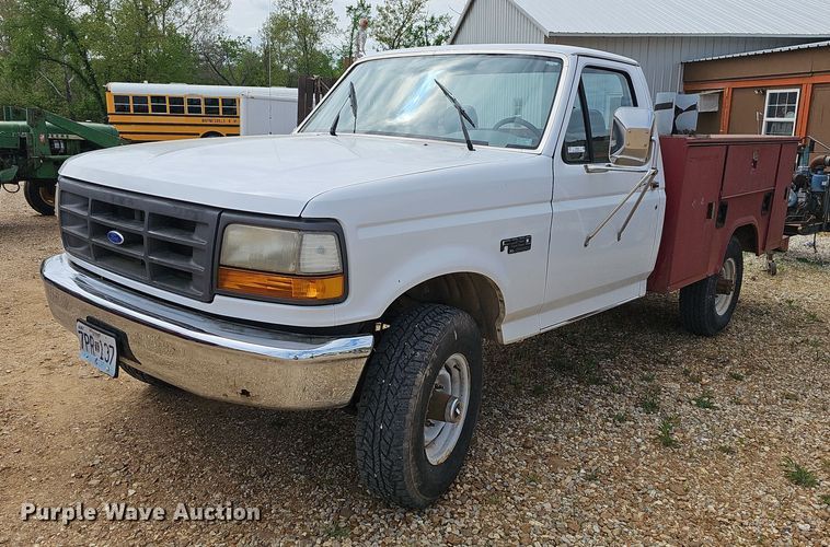 image for item LW9559 1994 Ford F250 XL  utility bed pickup truck