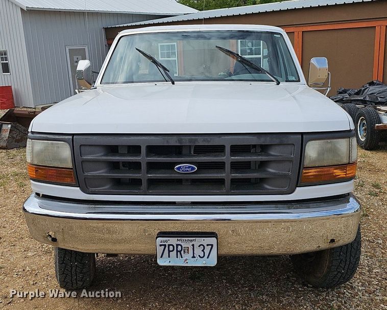 image for item LW9559 1994 Ford F250 XL  utility bed pickup truck