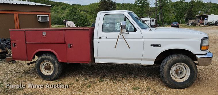 image for item LW9559 1994 Ford F250 XL  utility bed pickup truck