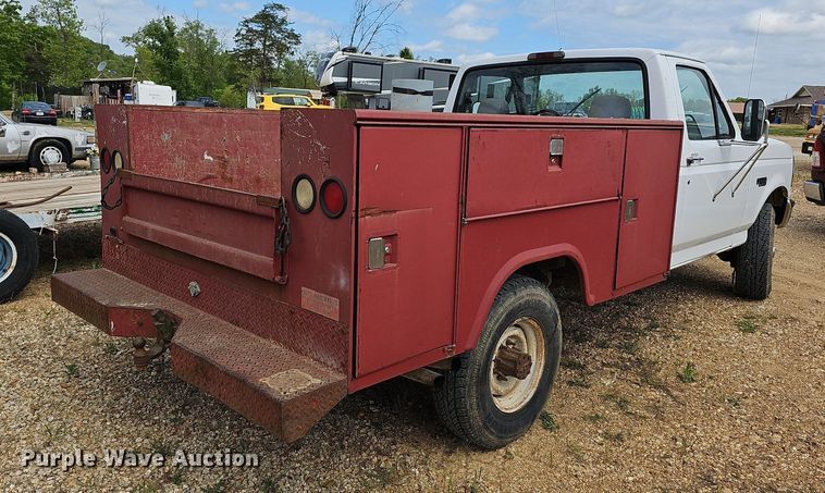 image for item LW9559 1994 Ford F250 XL  utility bed pickup truck