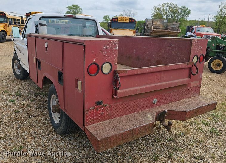 image for item LW9559 1994 Ford F250 XL  utility bed pickup truck