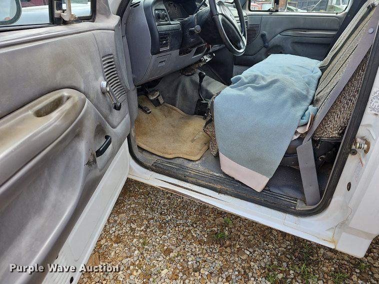 image for item LW9559 1994 Ford F250 XL  utility bed pickup truck