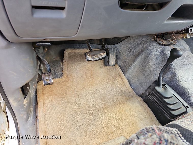 image for item LW9559 1994 Ford F250 XL  utility bed pickup truck