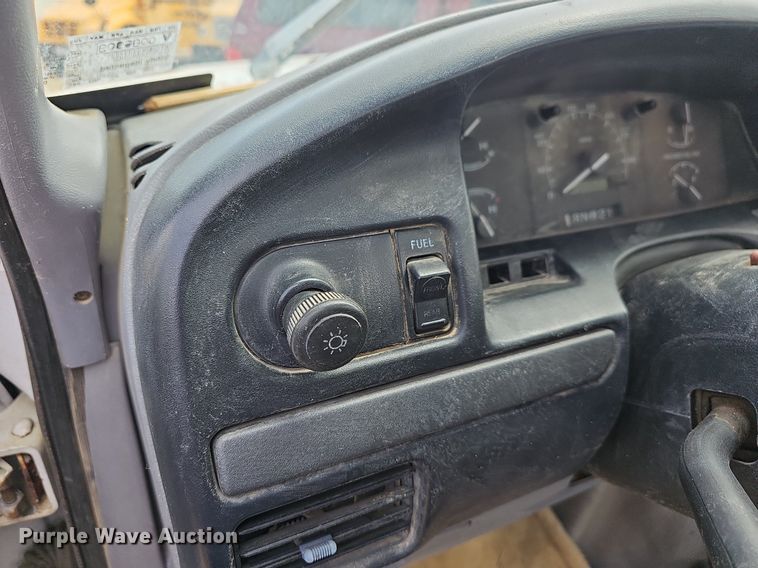 image for item LW9559 1994 Ford F250 XL  utility bed pickup truck