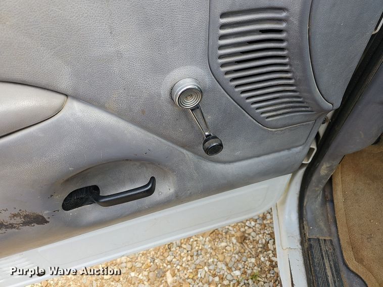 image for item LW9559 1994 Ford F250 XL  utility bed pickup truck