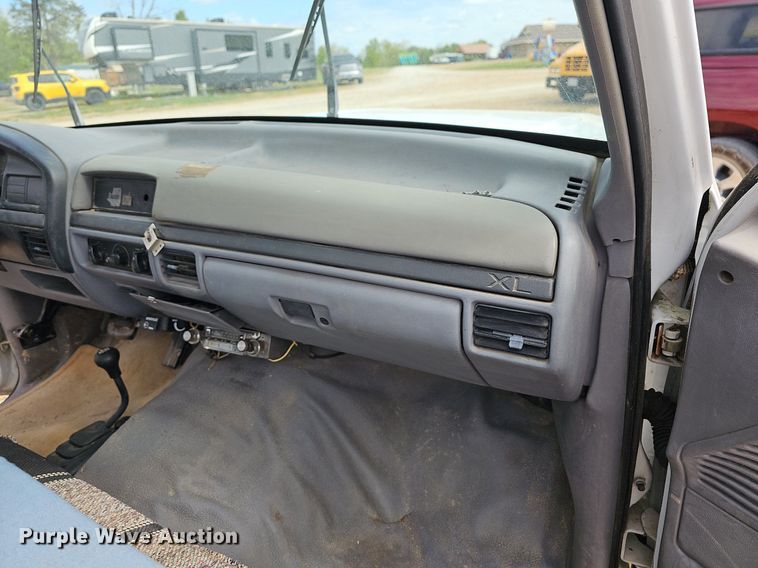 image for item LW9559 1994 Ford F250 XL  utility bed pickup truck