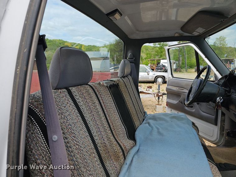 image for item LW9559 1994 Ford F250 XL  utility bed pickup truck