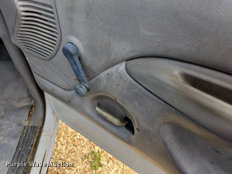 image for item LW9559 1994 Ford F250 XL  utility bed pickup truck