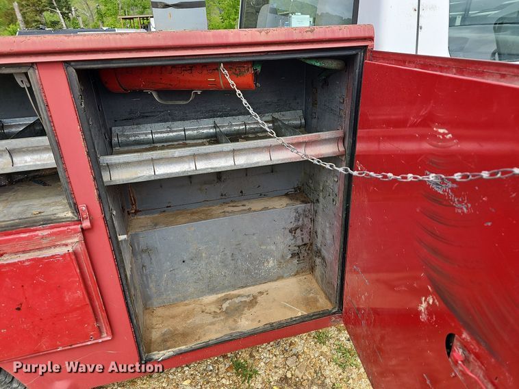 image for item LW9559 1994 Ford F250 XL  utility bed pickup truck