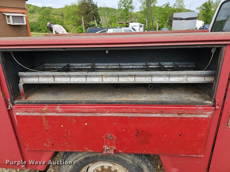 image for item LW9559 1994 Ford F250 XL  utility bed pickup truck