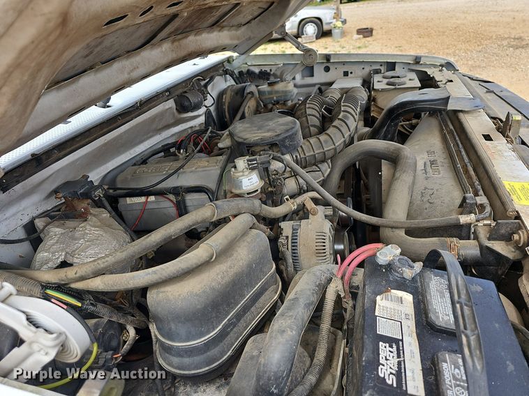 image for item LW9559 1994 Ford F250 XL  utility bed pickup truck