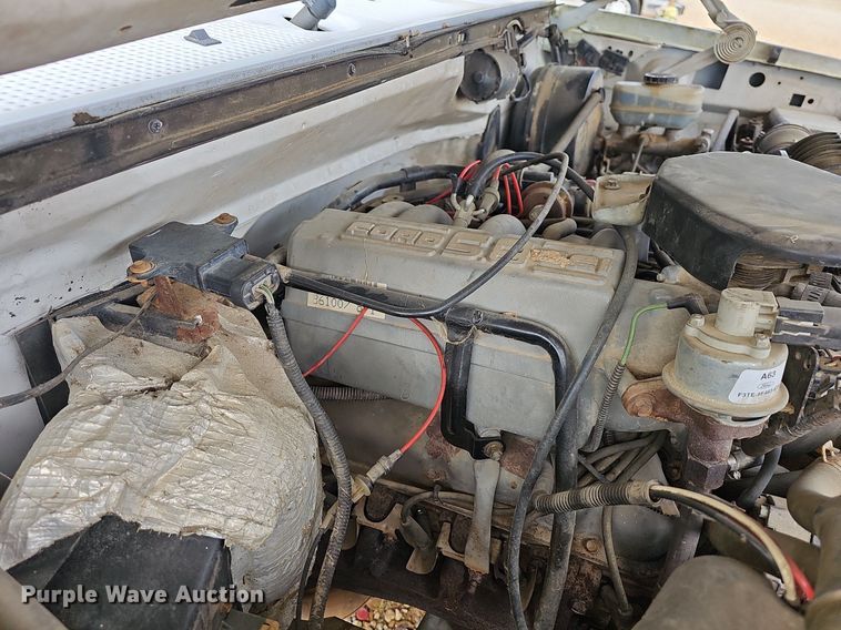 image for item LW9559 1994 Ford F250 XL  utility bed pickup truck