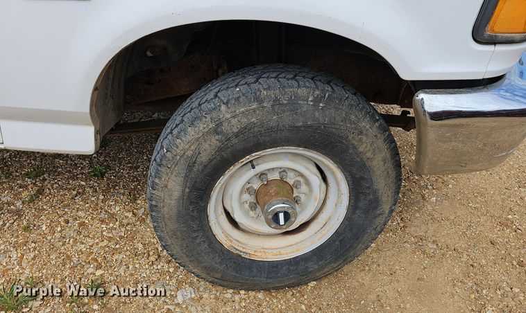 image for item LW9559 1994 Ford F250 XL  utility bed pickup truck