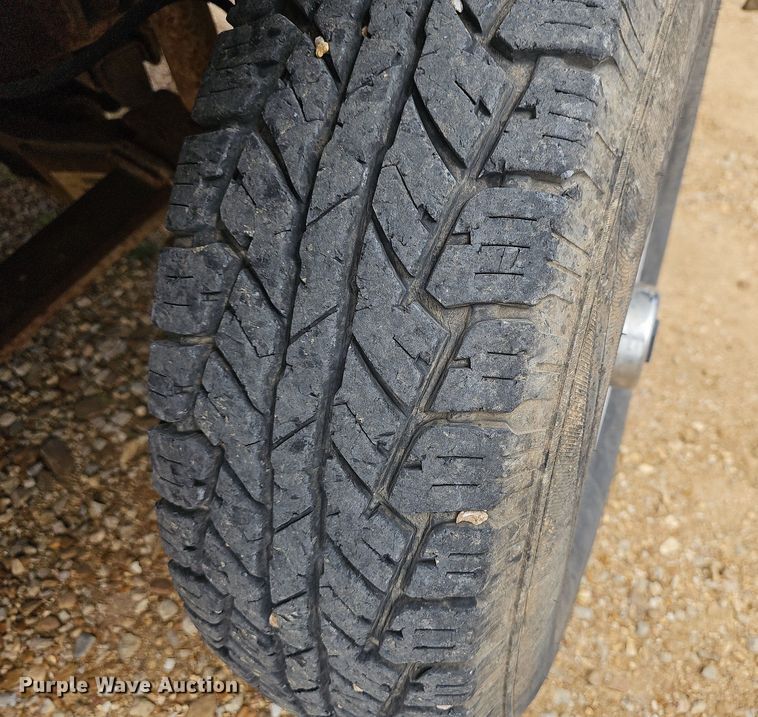 image for item LW9559 1994 Ford F250 XL  utility bed pickup truck