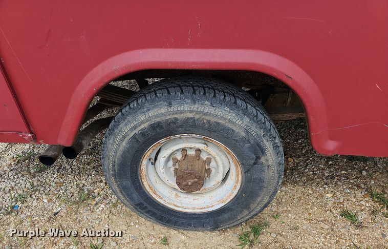 image for item LW9559 1994 Ford F250 XL  utility bed pickup truck