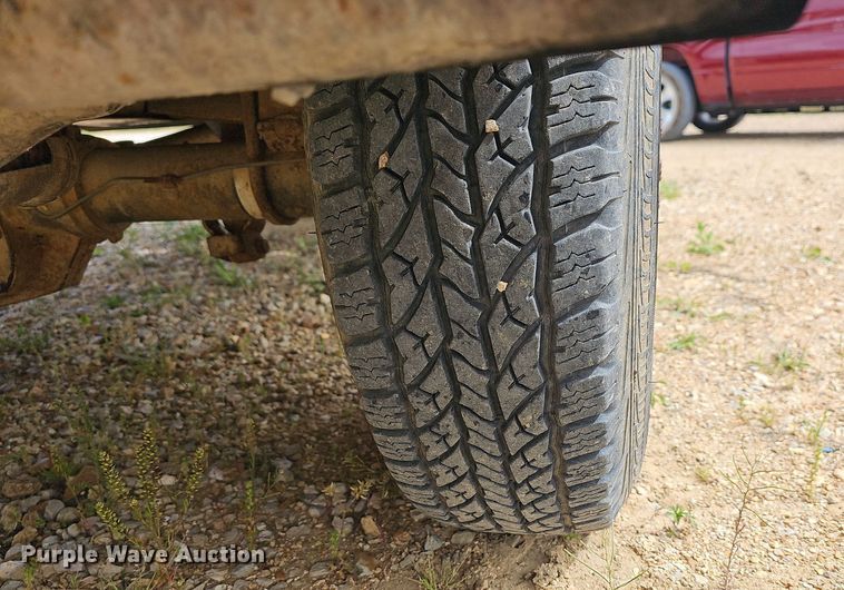 image for item LW9559 1994 Ford F250 XL  utility bed pickup truck