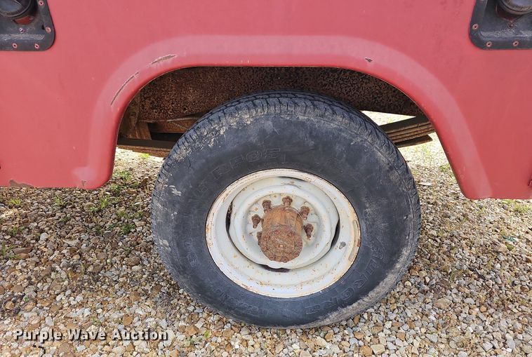 image for item LW9559 1994 Ford F250 XL  utility bed pickup truck