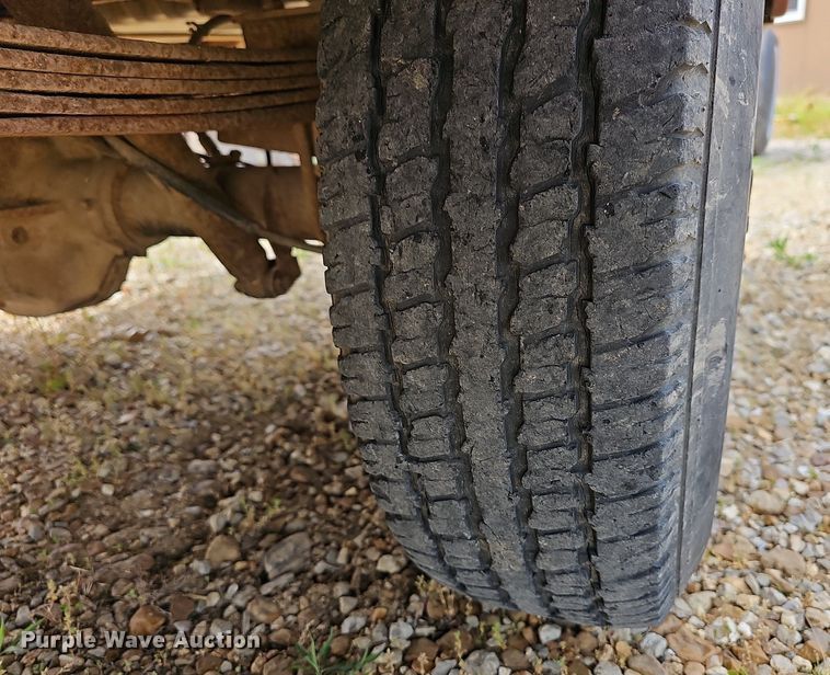 image for item LW9559 1994 Ford F250 XL  utility bed pickup truck